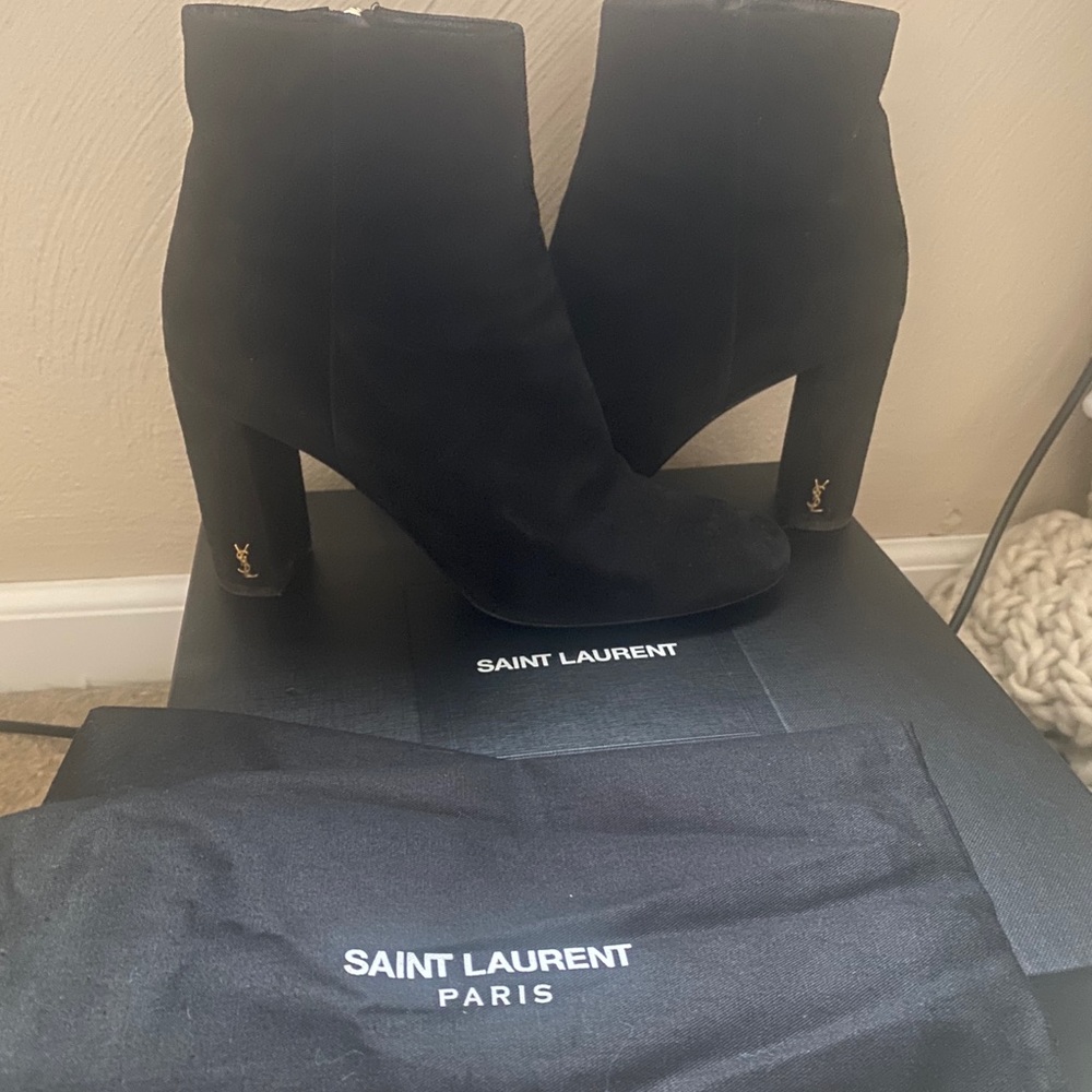 Saint Laurent Lou boot with emblem on heel (rare)